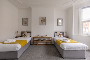 Room - Mowbray in South Shields (South Shields)