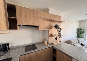 Apartment | Eigene Küche | Kühlschrank, Mikrowelle, Ofen, Kochgeschirr/Geschirr/Besteck
