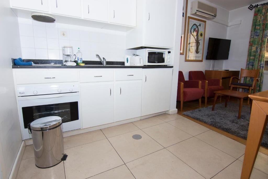 Apartment, 1 Double Bed, City View | Private kitchen