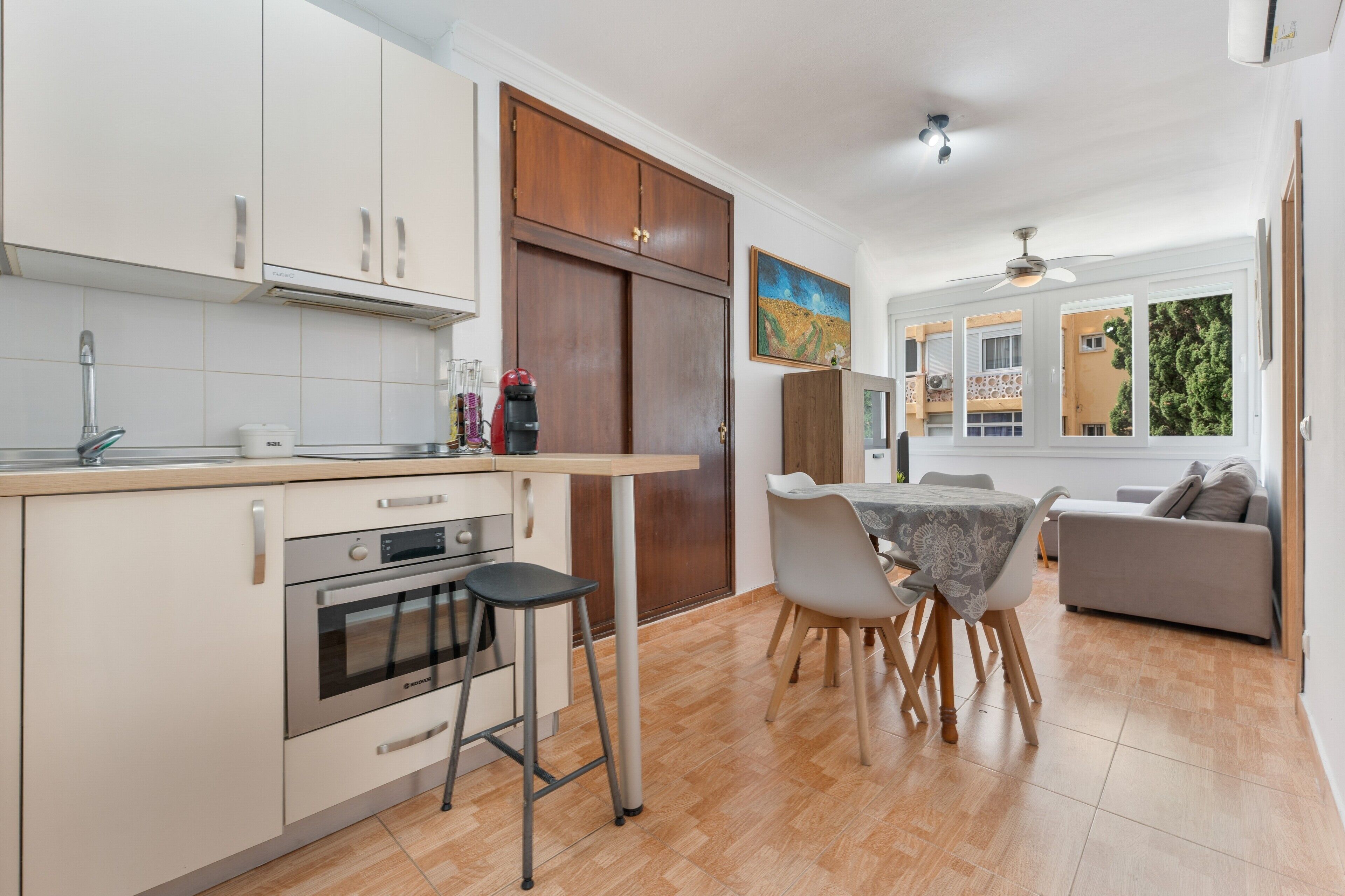 Coffee/tea maker, fridge, microwave, oven
