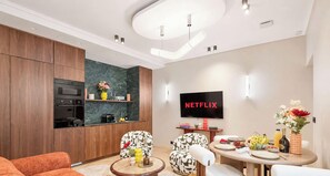 TV, offices - Luxury A/C Apt - 4P/1BDR - Saint-Germain (Paris)