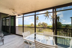Dining - Sanibel Sunrise 3 bed 3 bath Beachfront Condo (Sanibel)