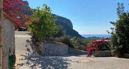 Red Rock & Sea Studio