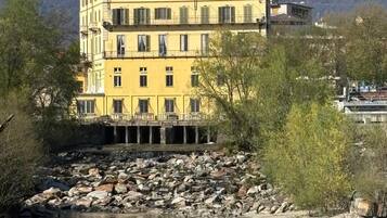 Esterni
