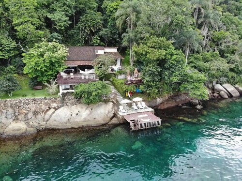 Casa Aripeba | Exclusive Oceanfront Villa in Ilha Grande