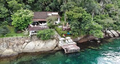 Casa Aripeba | Exclusive Oceanfront Villa in Ilha Grande