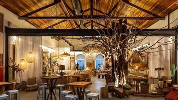 Apartment | Dining