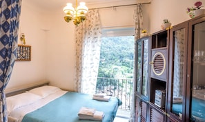 Room - Vrbo Property (Positano)