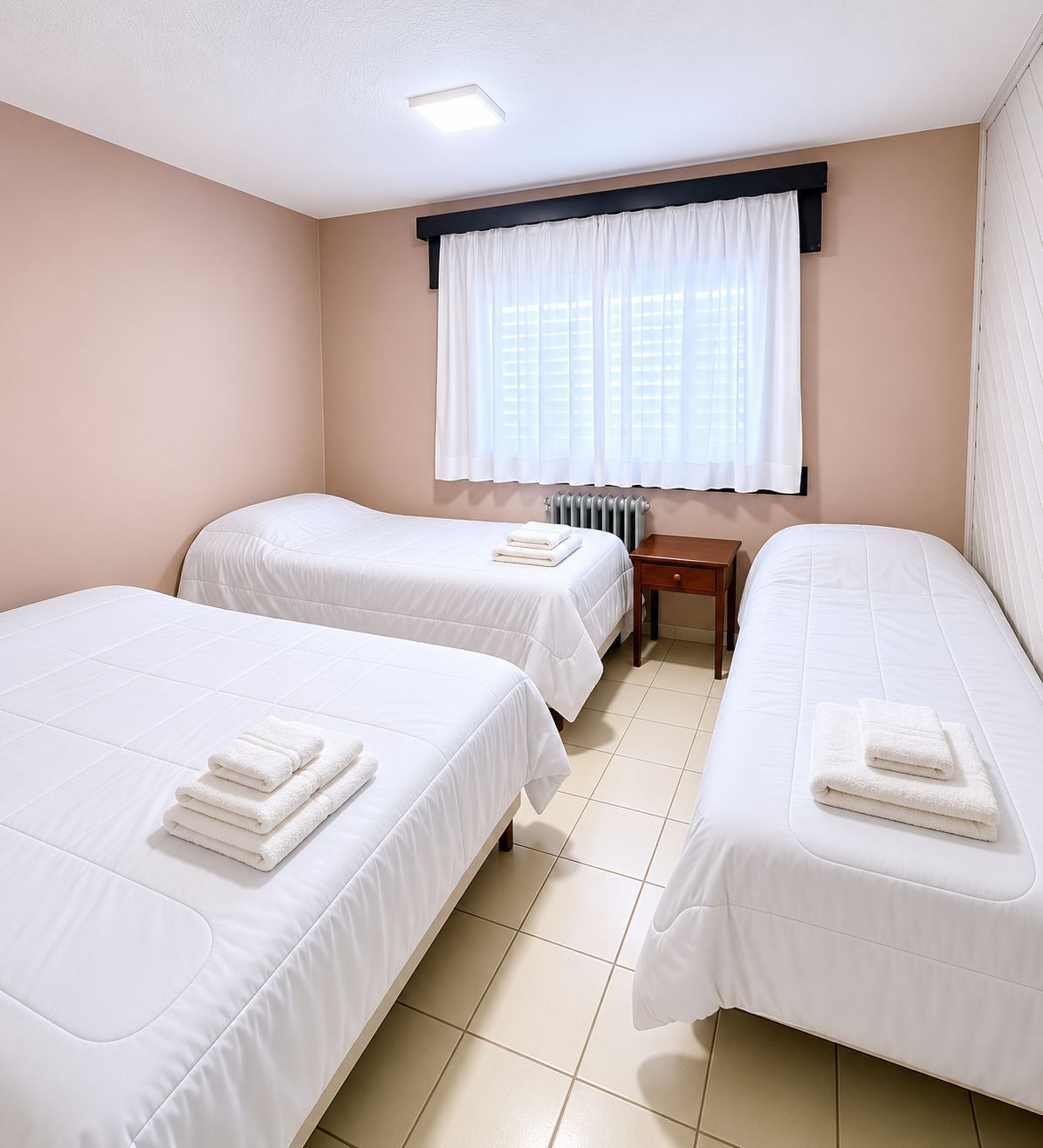 Standard-Vierbettzimmer | Daunenbettdecken, kostenloses WLAN