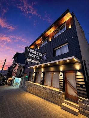 Exterior detail - Hotel Venezia (San Carlos de Bariloche)