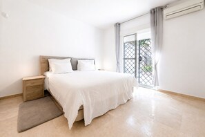 3 bedrooms, iron/ironing board, free WiFi, bed sheets - Private Pool Villa in Guadalmina Alta, Marbella (San Pedro de Alcántara)