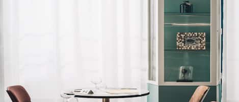 Apartment | Dining
