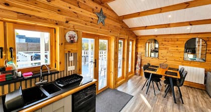 Cosy 2-bedroom lodge near Kesh, Co. Fermanagh