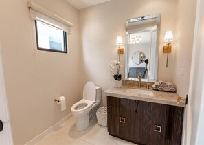 Handtücher, Seife, Toilettenpapier