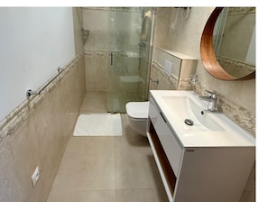 Shower, hair dryer, towels, soap - Luxury apartment just 100 meters from the beach | 2 bedrooms | Balcony | Half-board (Mielno)