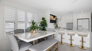 Dining - luxurious 2 bedroom unit on Maroochydore River (Maroochydore)