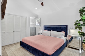 2 habitaciones, tabla de planchar con plancha, internet y ropa de cama 