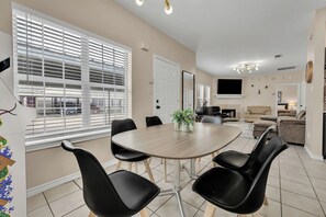 Dining - TikTok: Short Walk to A&M Campus, Sleep 8, 3BR/3BA (College Station)