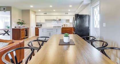 Games of Pool + Nights Fireside! Glendale Getaway