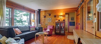 Serene Lost Land Lake Cabin: Hayward/cable Area