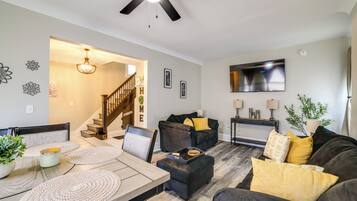 House (5 Bedrooms) | Interior