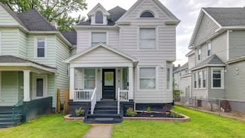 House (5 Bedrooms) | Front of property