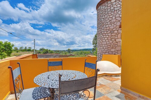 Villa Near Parroquia de San Miguel Arcángel!