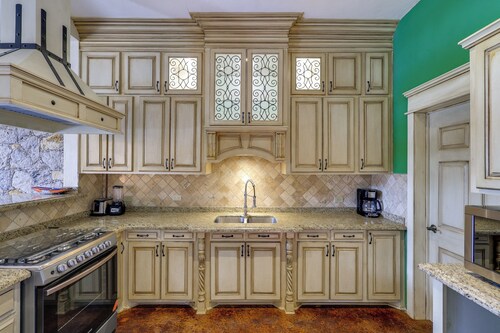 Villa Near Parroquia de San Miguel Arcángel!