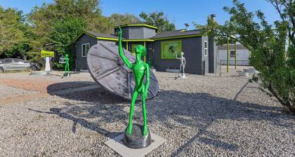 Alien-crash-site-themed Retreat in Roswell