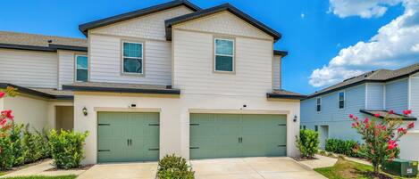 Apartment (3 Bedrooms) | Front of property