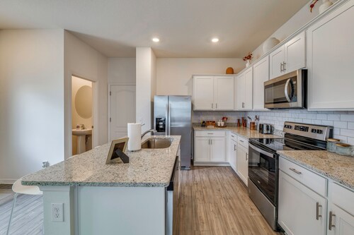 Modern Dundee Townhome Near Lakes & Legoland!