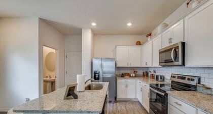 Modern Dundee Townhome Near Lakes & Legoland!