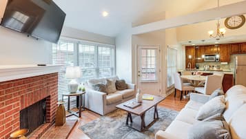 Apartment (2 Bedrooms) | Front of property