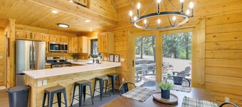 Refined Mountain-view Retreat in Florissant!