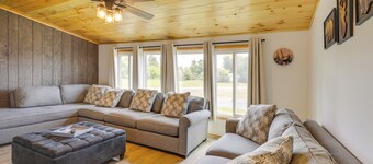 6 Mi to Lake Superior! All-season Family Retreat