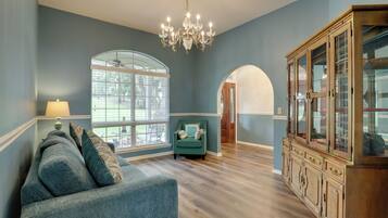 House (4 Bedrooms) | Interior