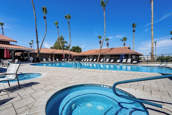 Viewpoint Golf Resort Home! Pools, Hot Tubs & More - Mesa, AZ