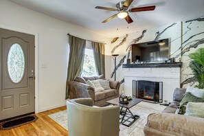 Interior - Fenced Yard! Quiet Home, 3 Mi to Dtwn El Paso (El Paso)