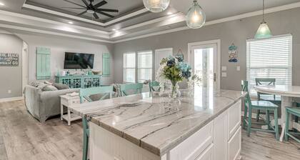 Bolivar Peninsula Beach House: Family Friendly!