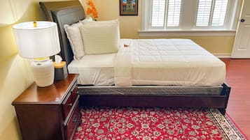 Iron/ironing board, Internet, bed sheets