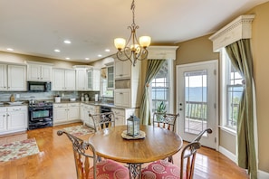 House (3 Bedrooms) | Interior - Beautiful Views of Lookout Mtn and Valley Below (Trenton)