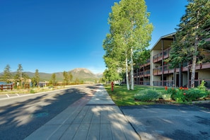 Apartment (2 Bedrooms) | Interior - Balcony w/ Lake & Mtn Views! Walkable Dillon Condo (Dillon)