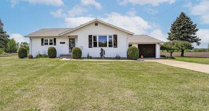 1 Mi to the Bay! Peaceful Countryside Linwood Home