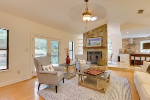 Interior - 3 Mi to Dtwn! Quiet Tallahassee Gem w/ Lush Patio (Tallahassee)