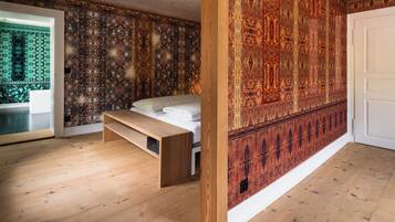 Executive Suite, Mountain View | In-room safe, blackout drapes, soundproofing, free WiFi