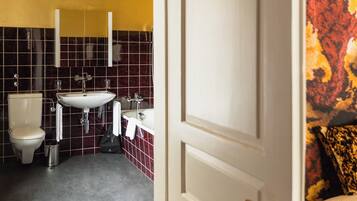 Doppelzimmer, Bergblick | Badezimmer | Hausschuhe