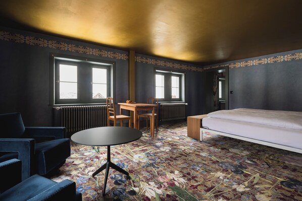 Executive Suite, Mountain View | In-room safe, blackout drapes, soundproofing, free WiFi