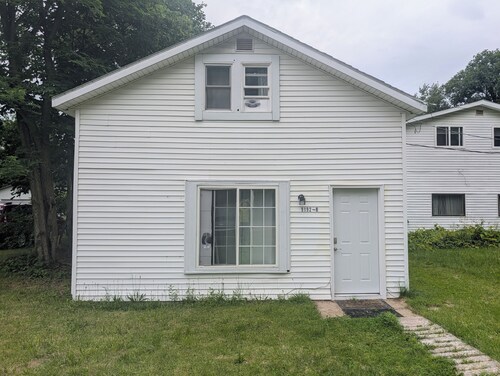 2-bedroom house in Berrien Springs w AC. Sofa bed. Close to Andrews University.