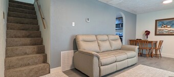 2-bedroom house in Berrien Springs w AC. Sofa bed. Close to Andrews University.