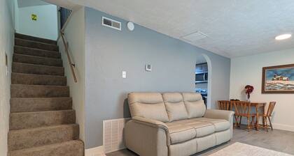 2-bedroom house in Berrien Springs w AC. Sofa bed. Close to Andrews University.